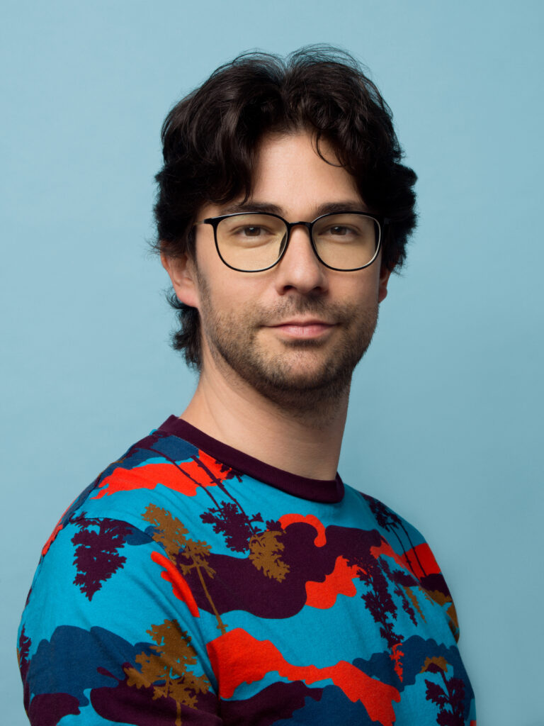 Emmanuel-Straschnov-Headshot