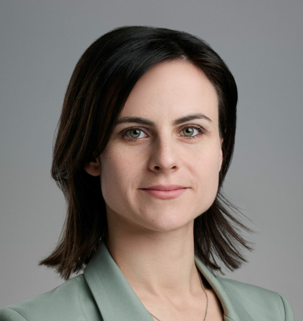 Lisa E.